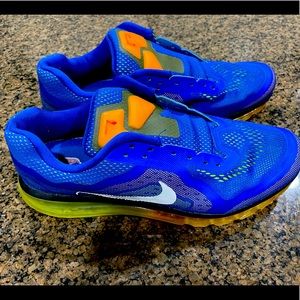 Mens Nike AirMax athletic shoes